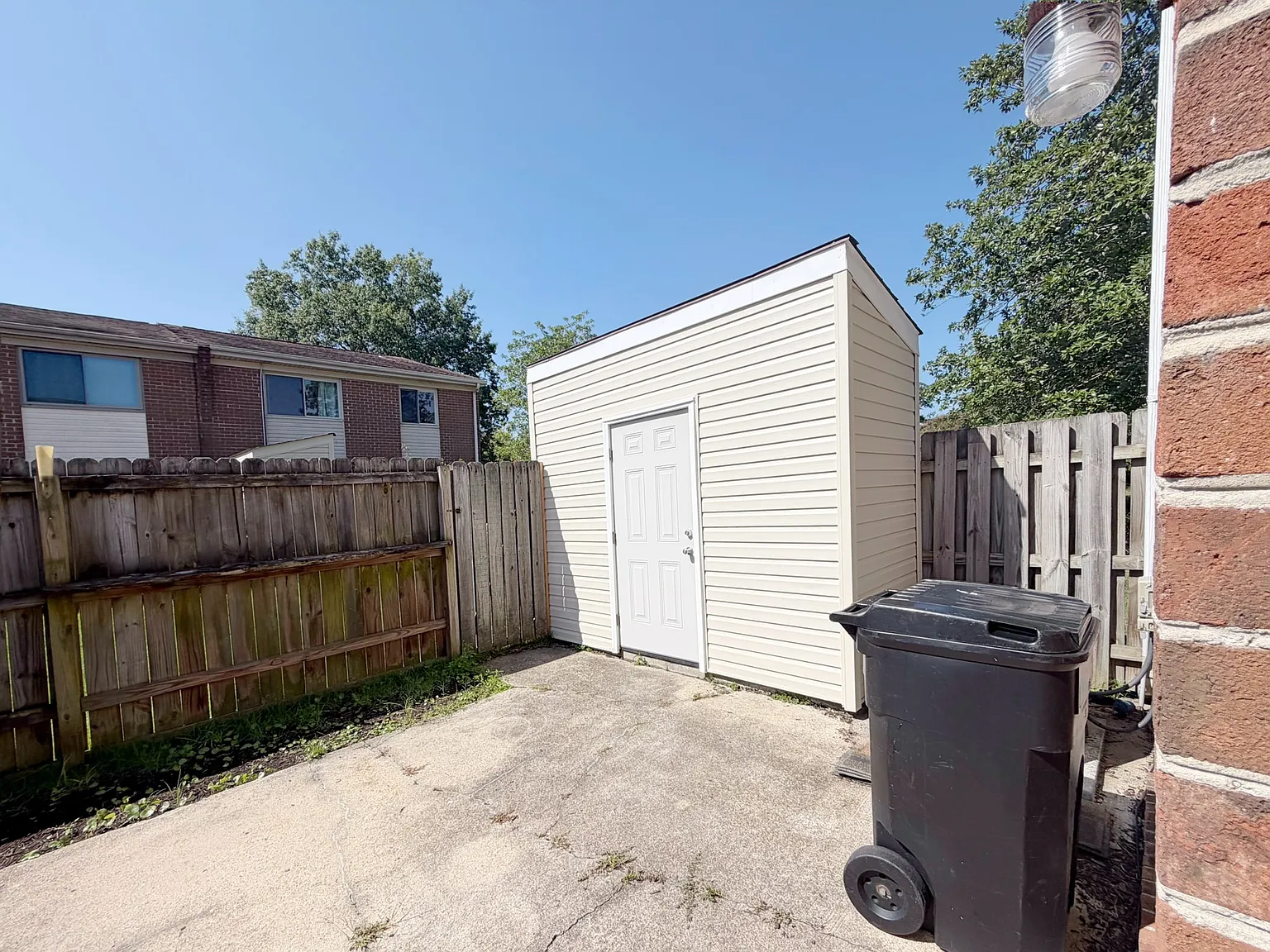 4 bed, 1830 sqft, $2,400 — Photo 2