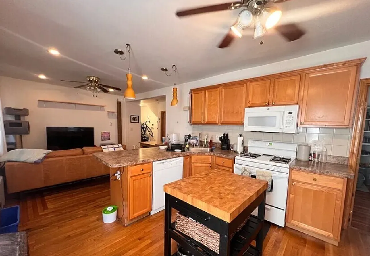 3 bed, 9999 sqft, $2,950 — Photo 1