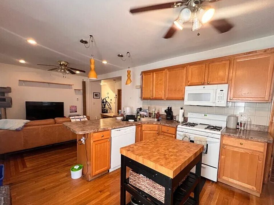 1st image of 3 Aldie St #2