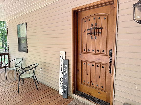3rd image of 131 Doe Ln