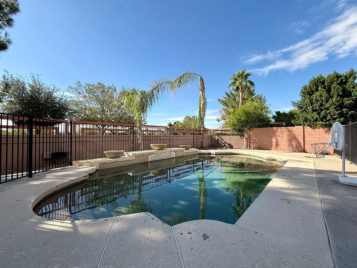 5 bed, 3.0 bath, 3261 sqft, $3,295 — Photo 4