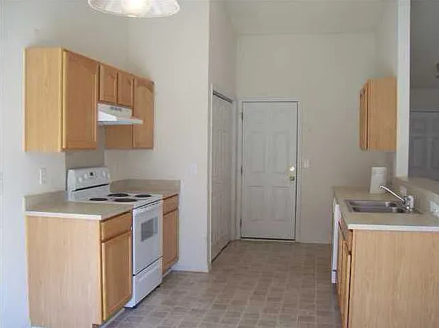 213 Border Rd — Photo 2