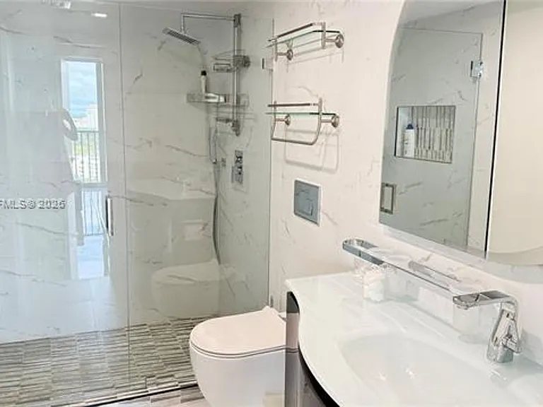 19707 Turnberry Way #18K — Photo 6