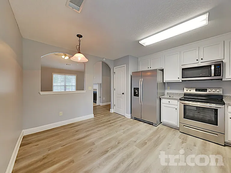 527 Embassy Walk — Photo 10
