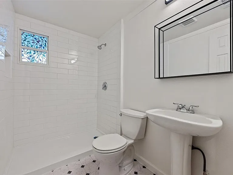 901 Valdez St #A — Photo 4