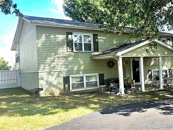 3rd image of 1702 Fieldcrest Dr