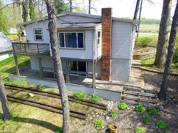 3rd image of 56060 Eastwood Dr