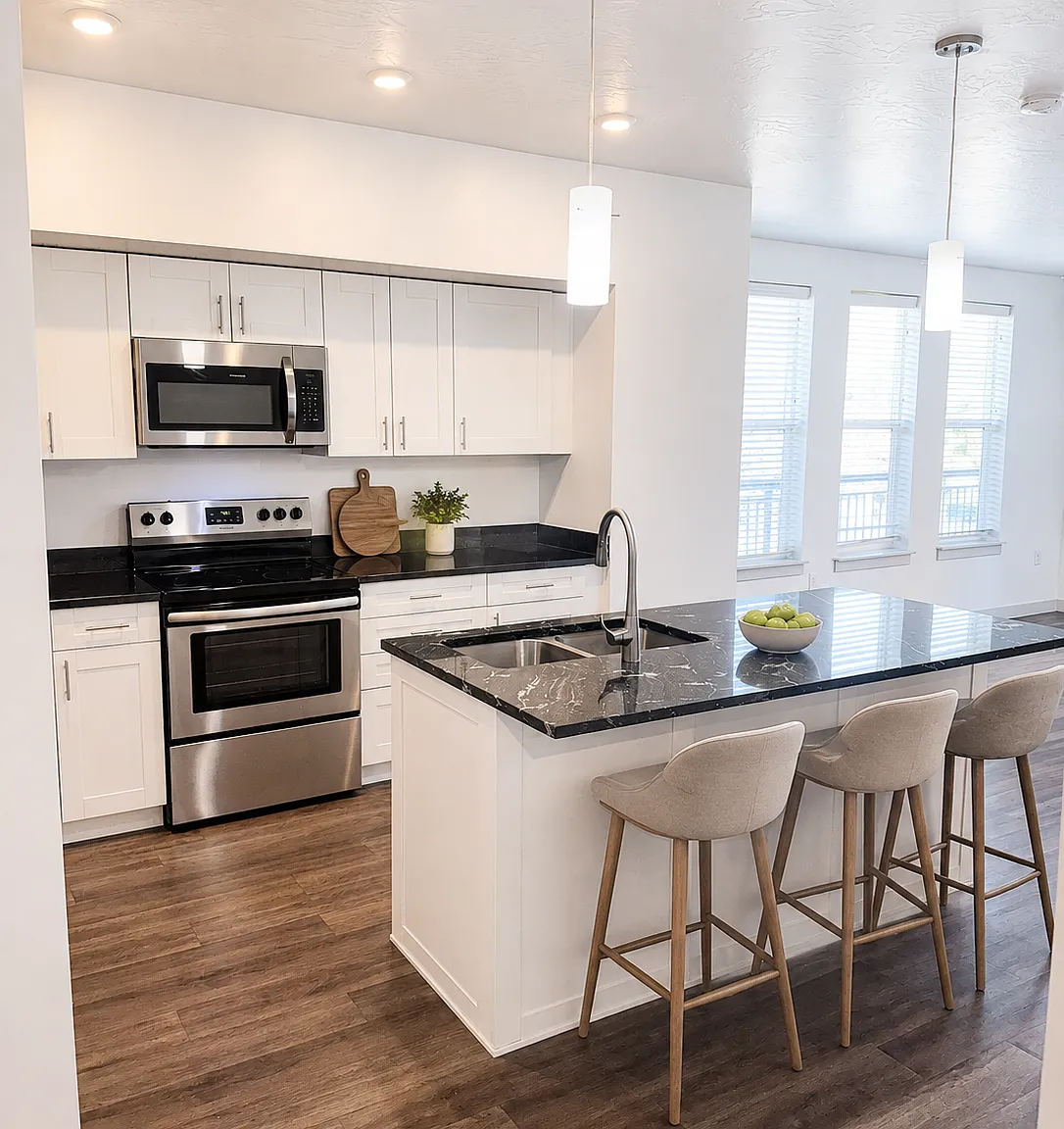 3 bed, 1390 sqft, $1,959 — Photo 1