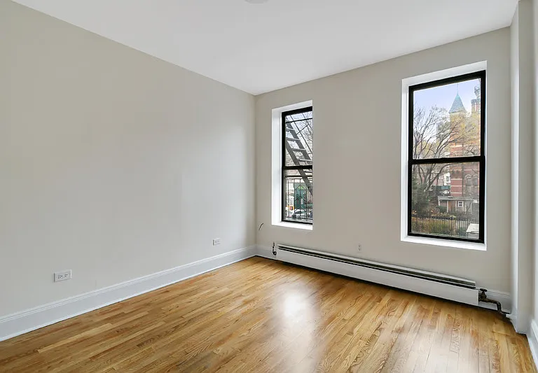 17 Greenwich Ave #5 — Photo 1