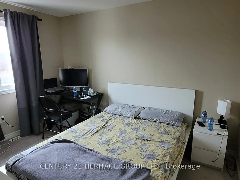 11 Silver Maple Cres — Photo 5