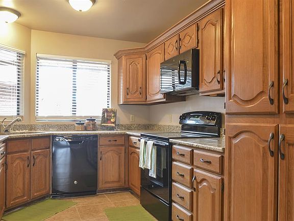 5th image of 615 E Lexington Dr Unit 2