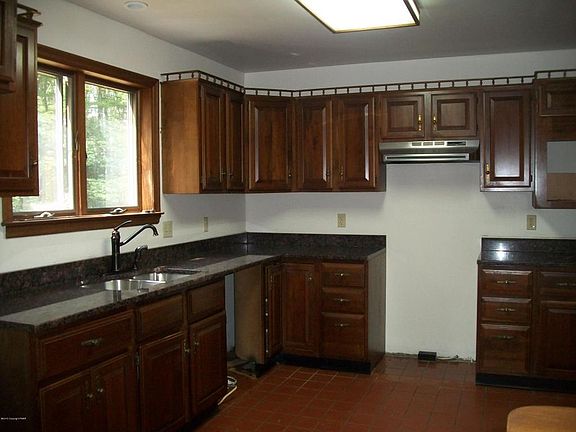 5th image of 1126 Pine Cone Ct