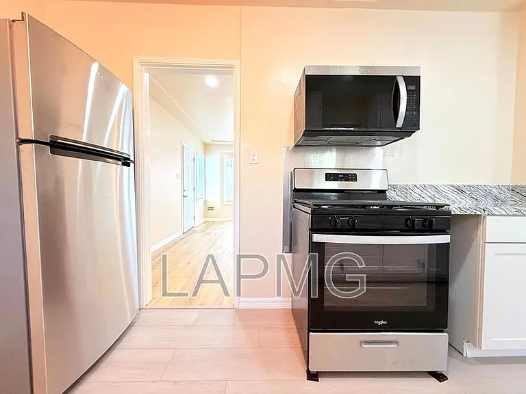 1535 S Fairfax Ave — Photo 9
