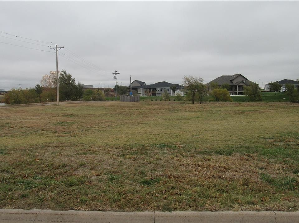2nd image of 2322 Robin Rd