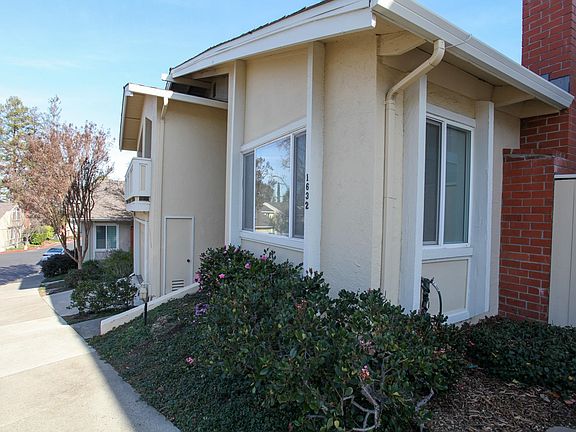3rd image of 1632 Siskiyou Dr