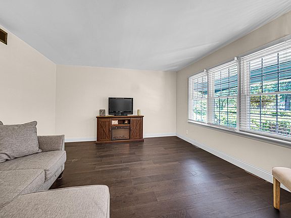 5th image of 3050 W 47th Ave