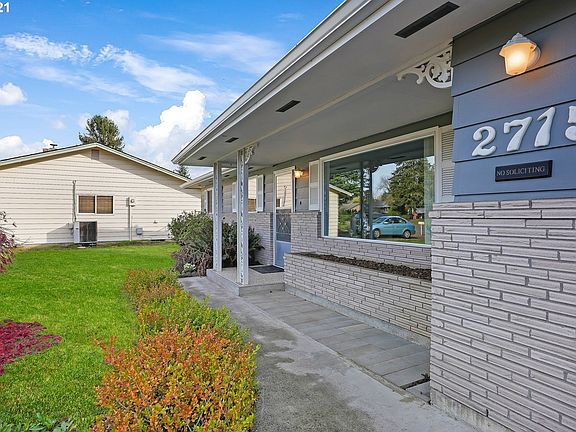 3rd image of 2715 NE 45th St