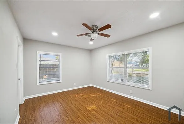 209 Stewart St — Photo 17