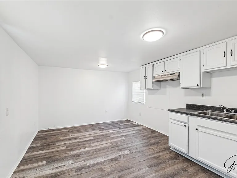 2615 Emmons Ave — Photo 14