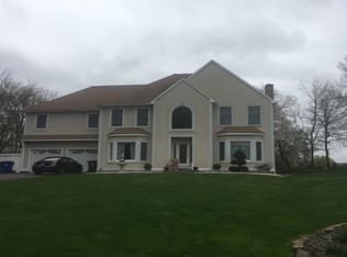 2 Cinnamon Rd, Newington, CT 06111