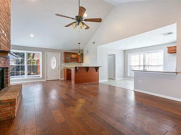 5th image of 6906 Lake Willow Dr