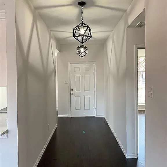 7505 Airline Dr — Photo 2