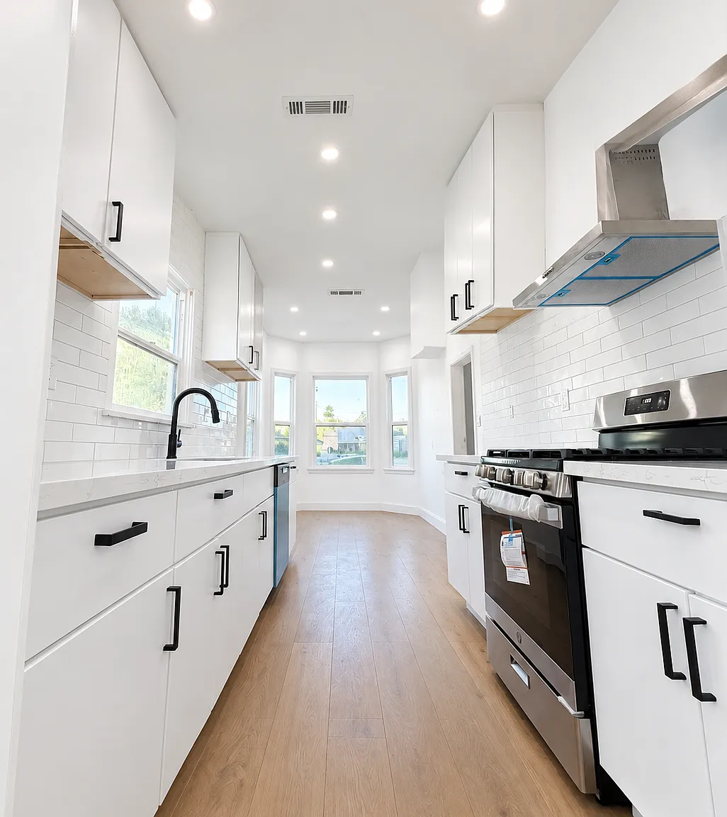 2 bed, 1000 sqft, $1,975 — Photo 2