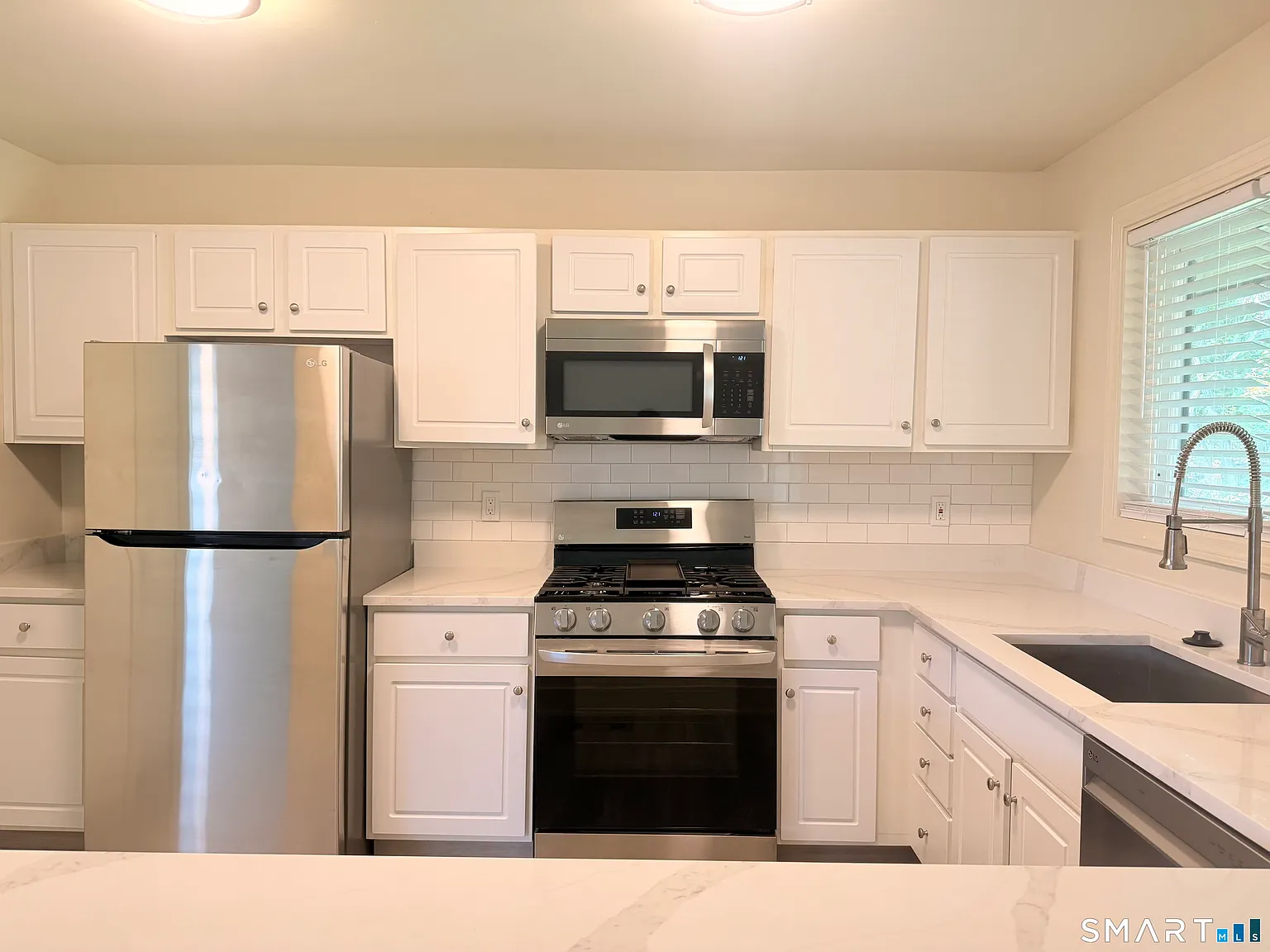 2 bed, 2.0 bath, 1140 sqft, $2,998 — Photo 3