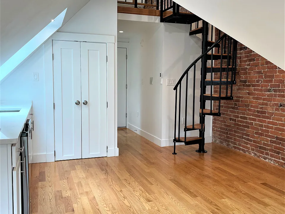 31 Green St #13