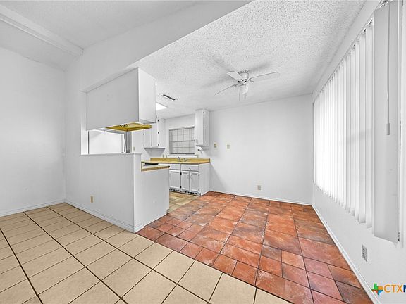 5th image of 2310 Bunker Hill Dr