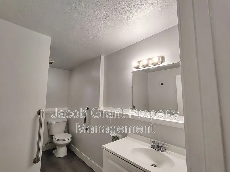 3 bed, 1.0 bath, 1100 sqft, $800 — Photo 4