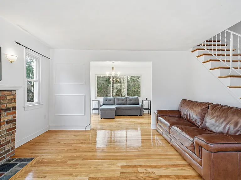 724 Linwood St — Photo 4