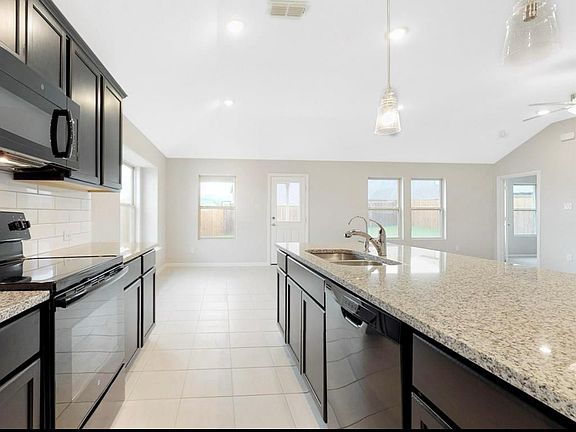 4th image of 2109 Auburndale Ave