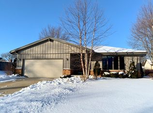7349 S 69th St, Franklin, WI 53132