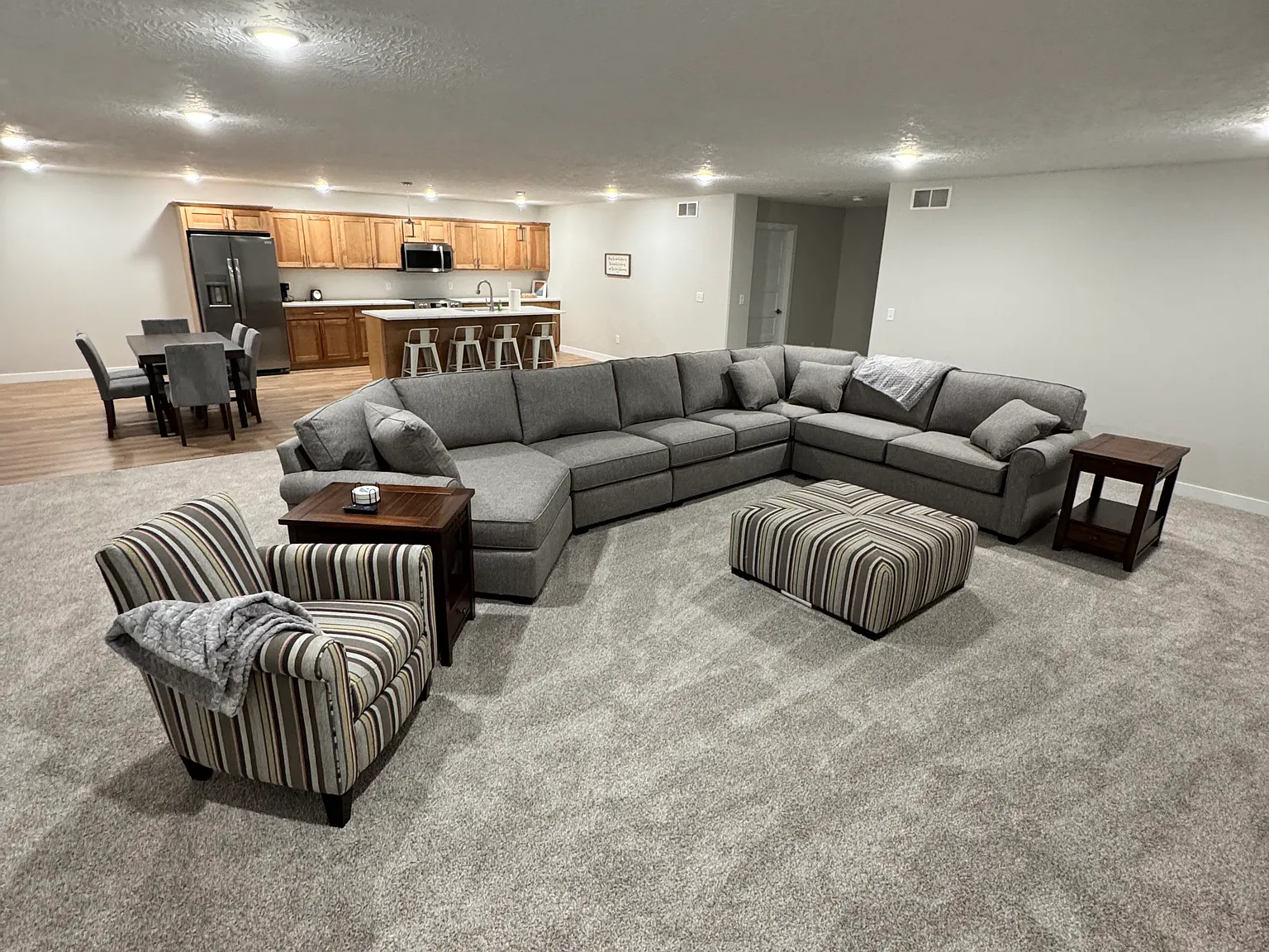 6 bed, 6000 sqft, $1,800 — Photo 3