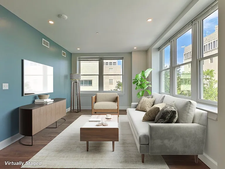 218 Church St W — Photo 4