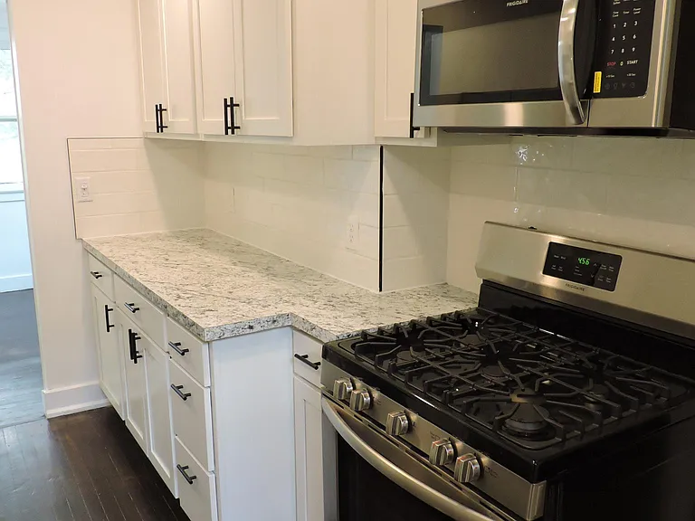 637 Wealthy St SE — Photo 11
