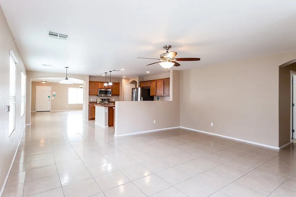 4 bed, 2.0 bath, 1930 sqft, $2,020 — Photo 4