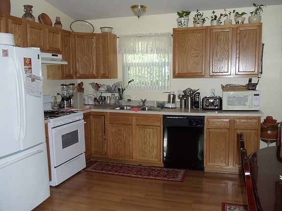 2nd image of 124 E Midland Dr