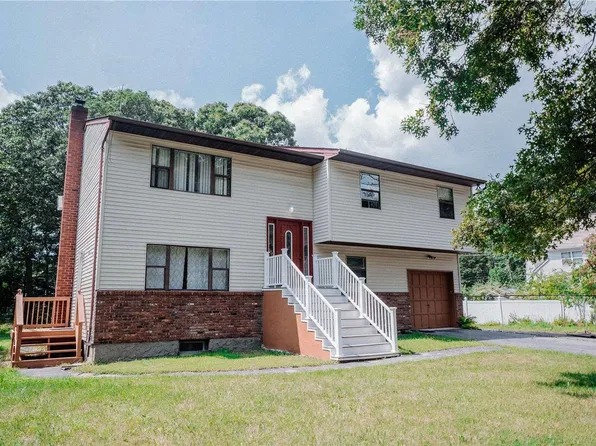 493 Rowlinson Drive, Shirley, NY 11967