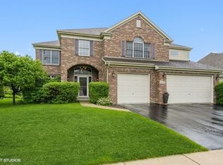 38W493 Berquist Dr, Geneva, IL 60134