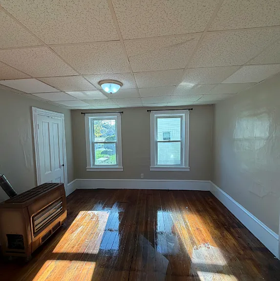 328 336 5th St Unit 1 Fall River Spacious 2 Bedroom in Corky Row Historic District! Great Location — Photo 8