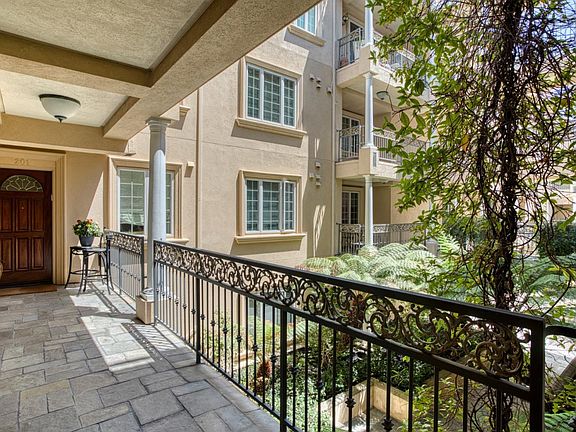 4th image of 153 N San Mateo Dr APT 201