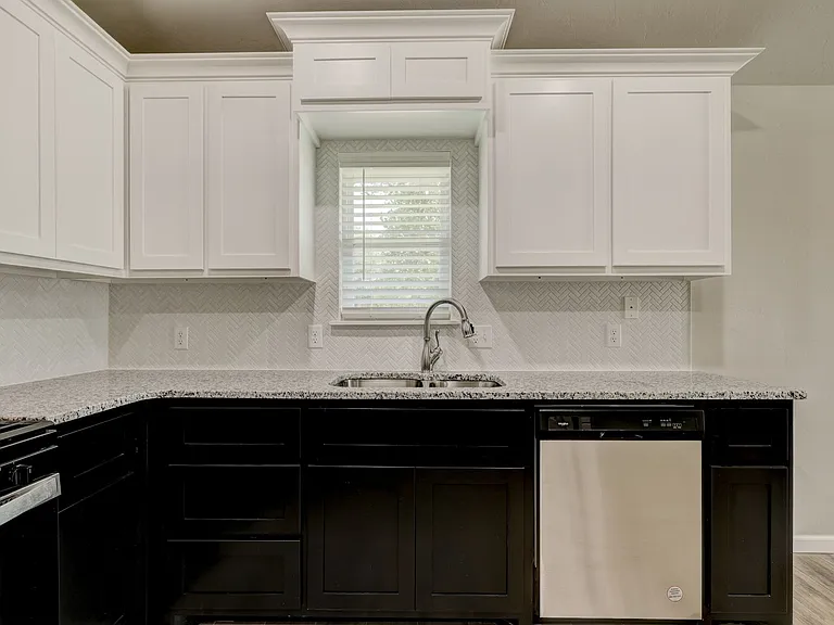 721 League Cir — Photo 12