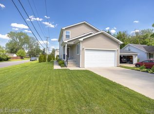 3219 Harrison Ave, Rochester Hills, MI 48307