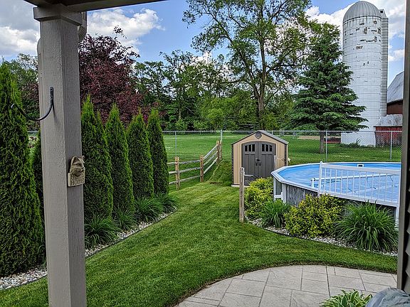 5th image of 9042 Village Meadows Dr