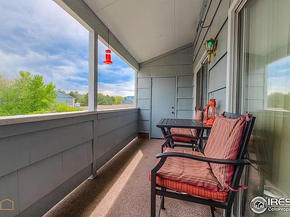 20' deck that faces South & West - views of mountain sunsets!