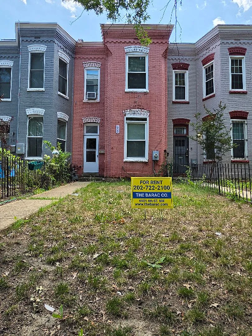 239 K ST NE — Photo 1