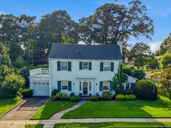 110 Knollwood Road, Rockville Centre, NY 11570