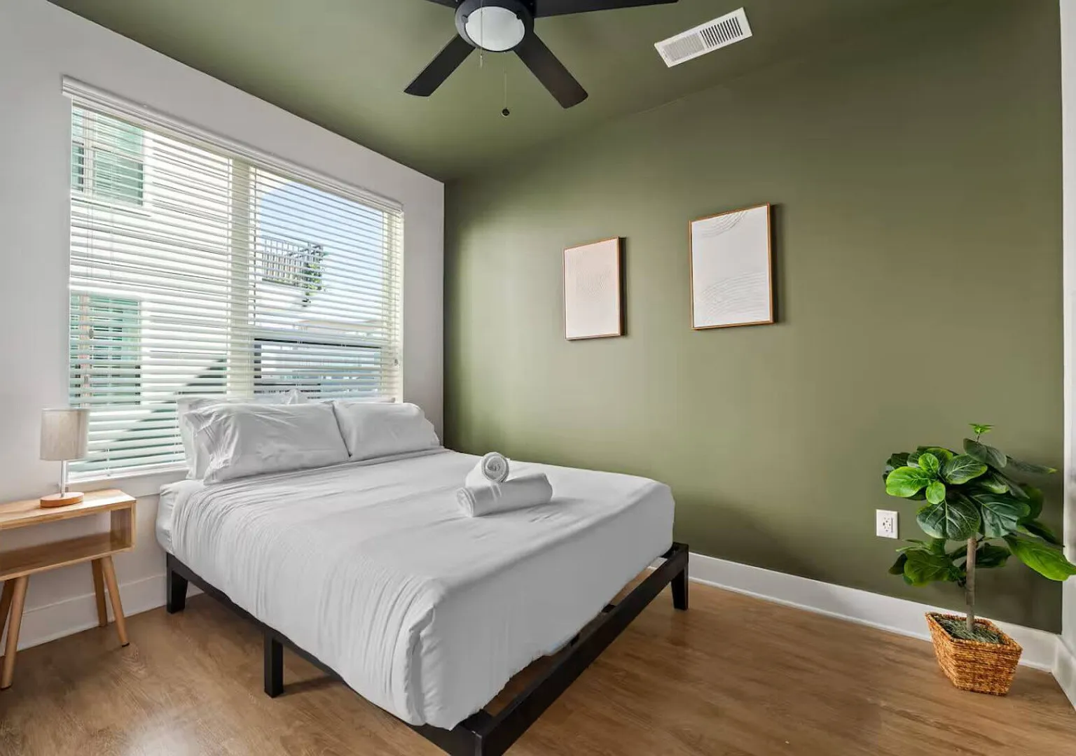 Spacious Studio in Midtown / Free Pool and Parking — Photo 1